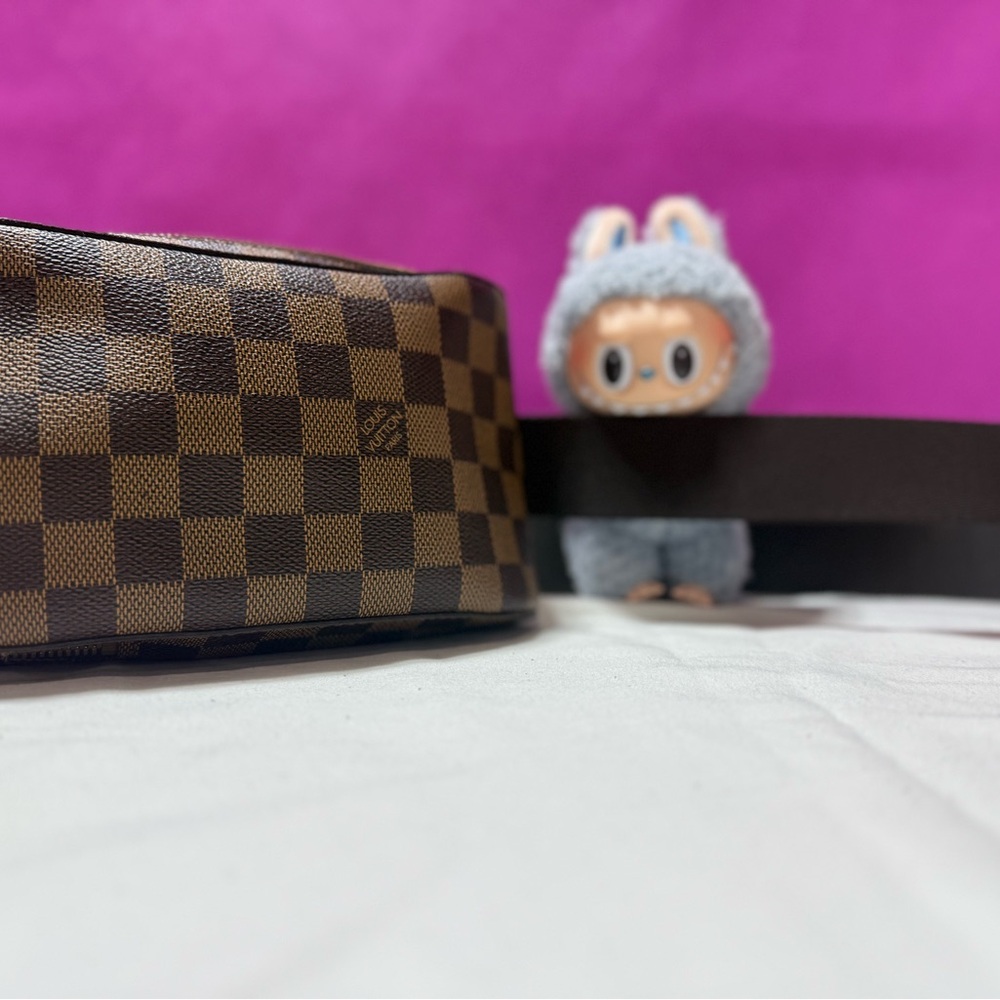 Louis Vuitton Bag with Red Lining and Gold Accents - Picture 2 of 9